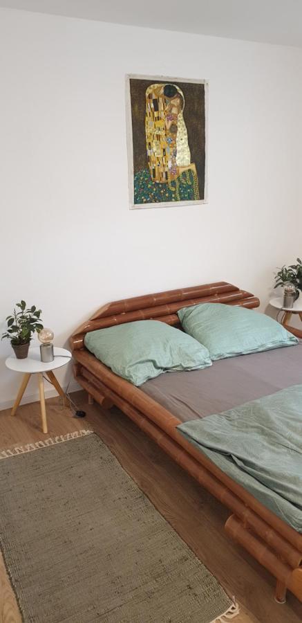 Frisch renoviert mit Dachterrasse - Genieße Ruhe und Grün nahe Neustadt Aisch Neustadt an der Aisch Exterior foto